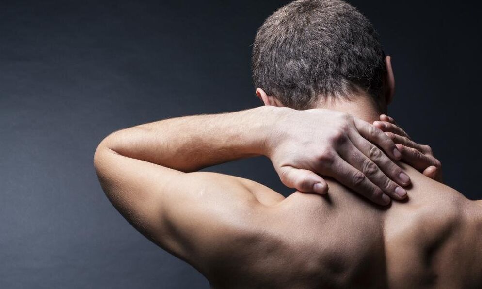 Selbstmassage des Nackens bei Schmerzen
