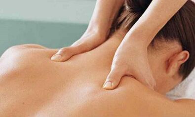 Massage der Halswirbelsäule mit Osteochondrose