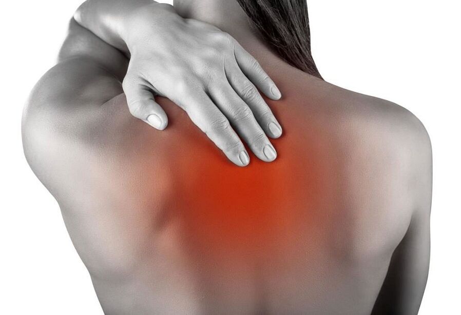 Schmerzen zwischen den Schulterblättern mit thorakaler Osteochondrose